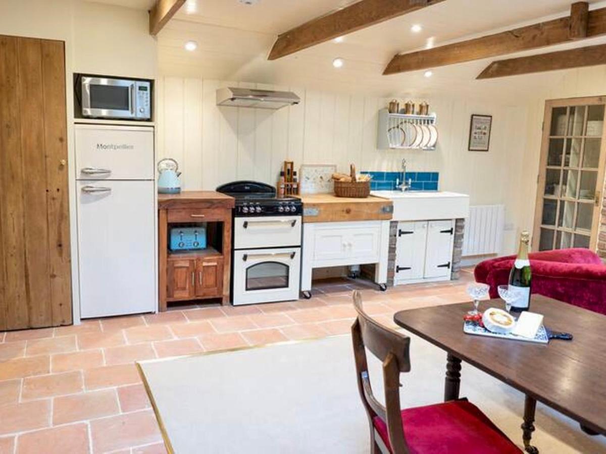 Pass The Keys Goose Feather Barn, Wedmore Luxury Cottage For Two Exterior photo