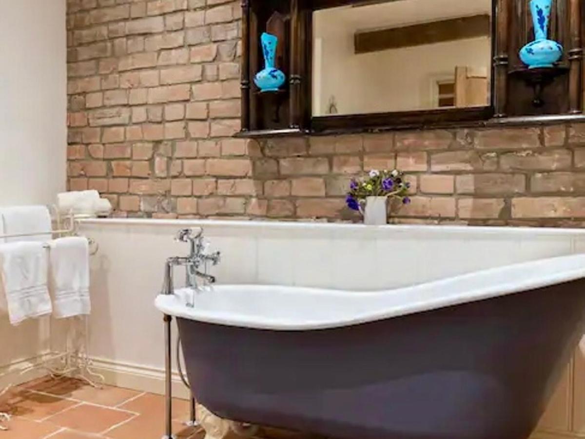 Pass The Keys Goose Feather Barn, Wedmore Luxury Cottage For Two Exterior photo