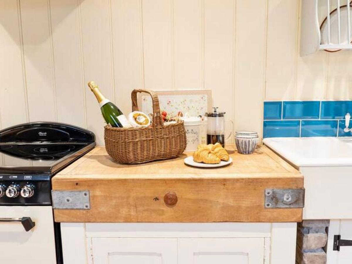 Pass The Keys Goose Feather Barn, Wedmore Luxury Cottage For Two Exterior photo