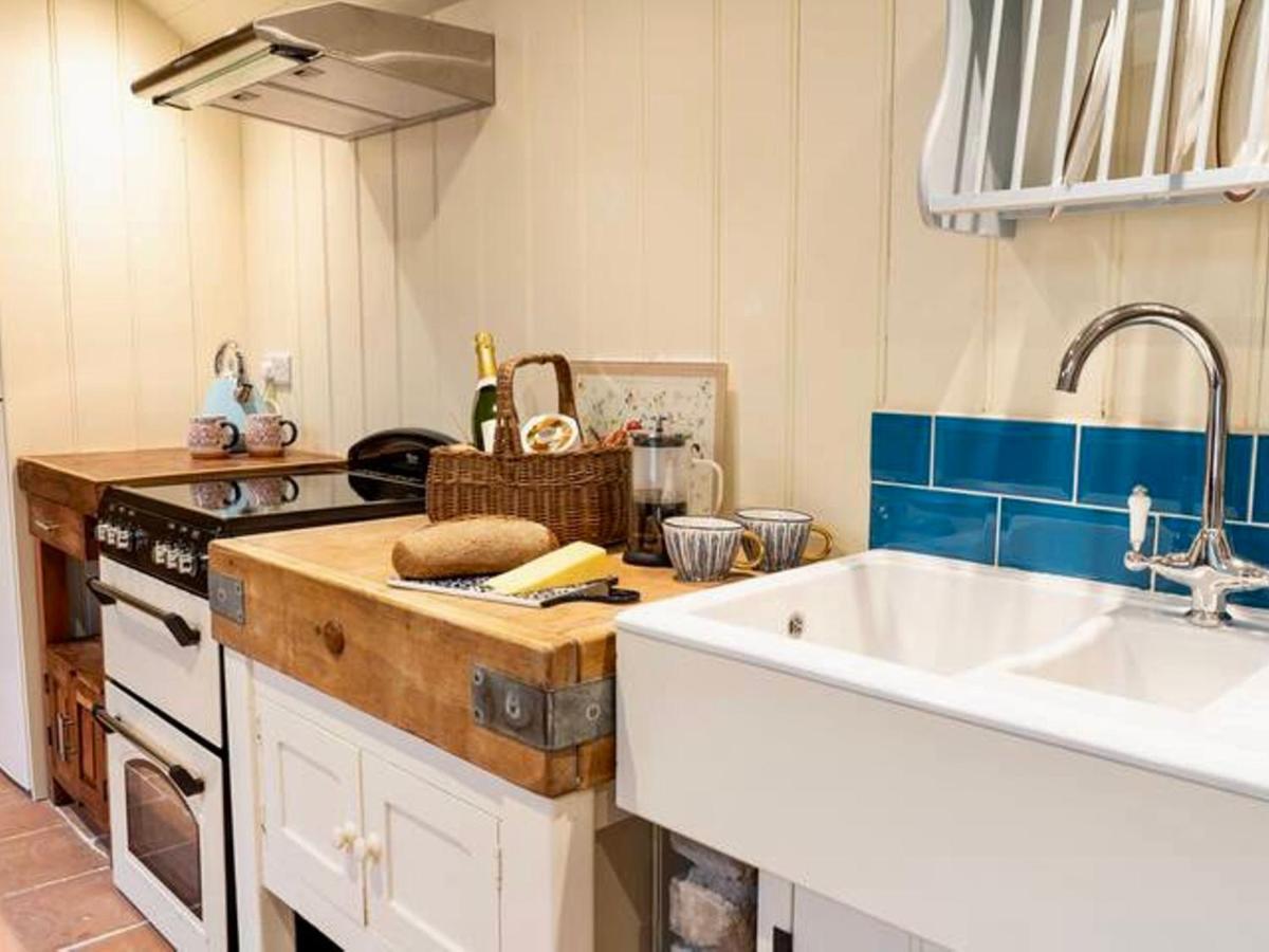 Pass The Keys Goose Feather Barn, Wedmore Luxury Cottage For Two Exterior photo