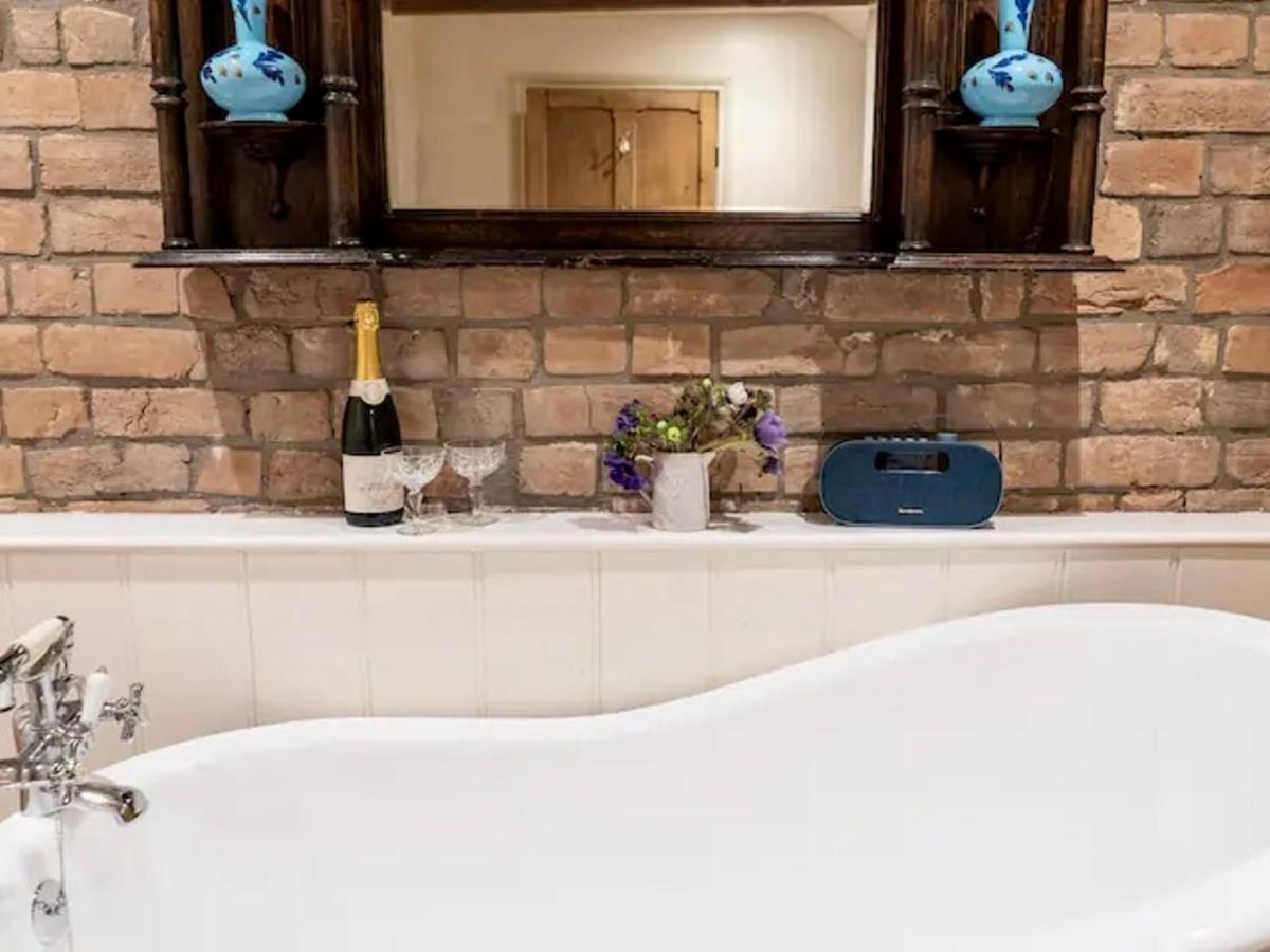 Pass The Keys Goose Feather Barn, Wedmore Luxury Cottage For Two Exterior photo